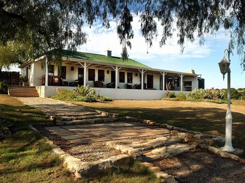 Leeuwenbosch Country House and Shearers Lodge - 12